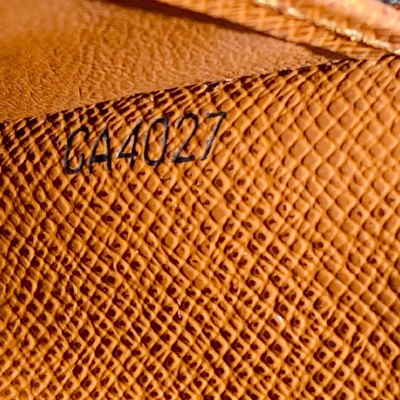 Louis Vuitton Monogram Compact Zip Wallet 2007 - Picture 15 of 16